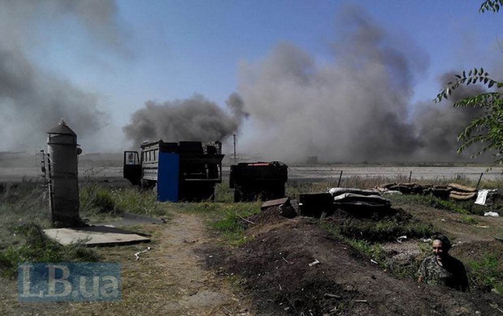 Луганский аэропорт после обстрелов