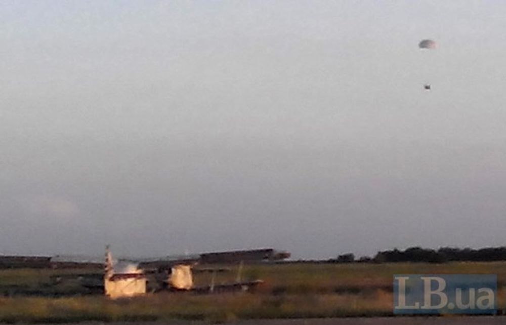 Луганский аэропорт после обстрелов