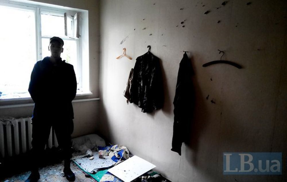 Луганский аэропорт после обстрелов
