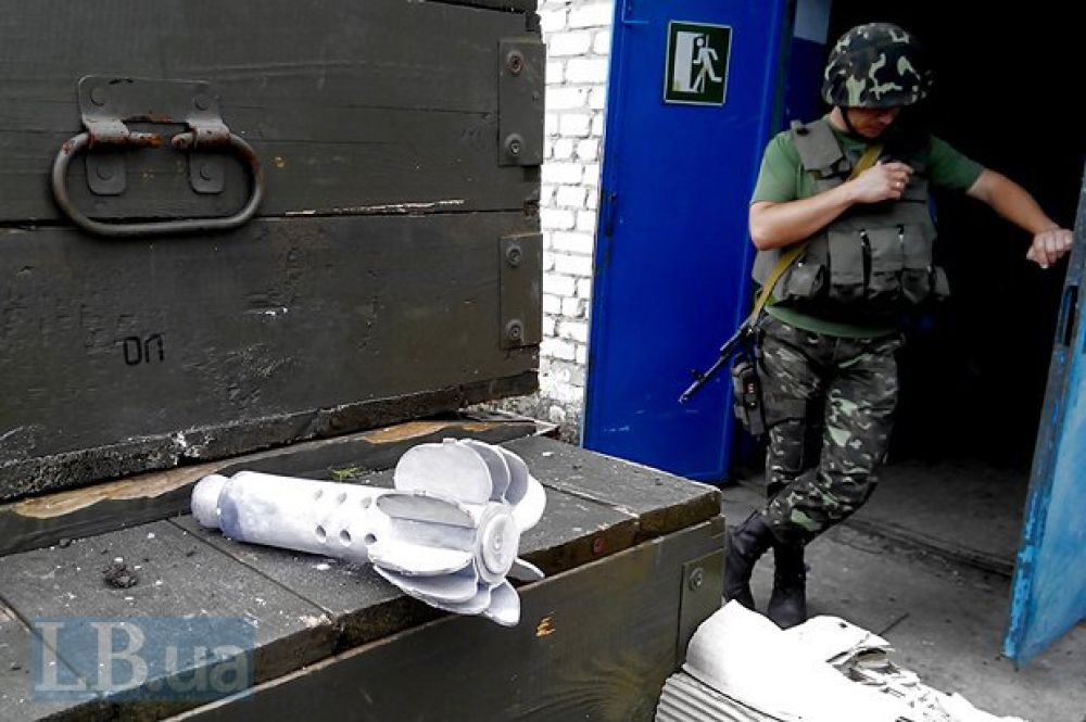 Луганский аэропорт после обстрелов