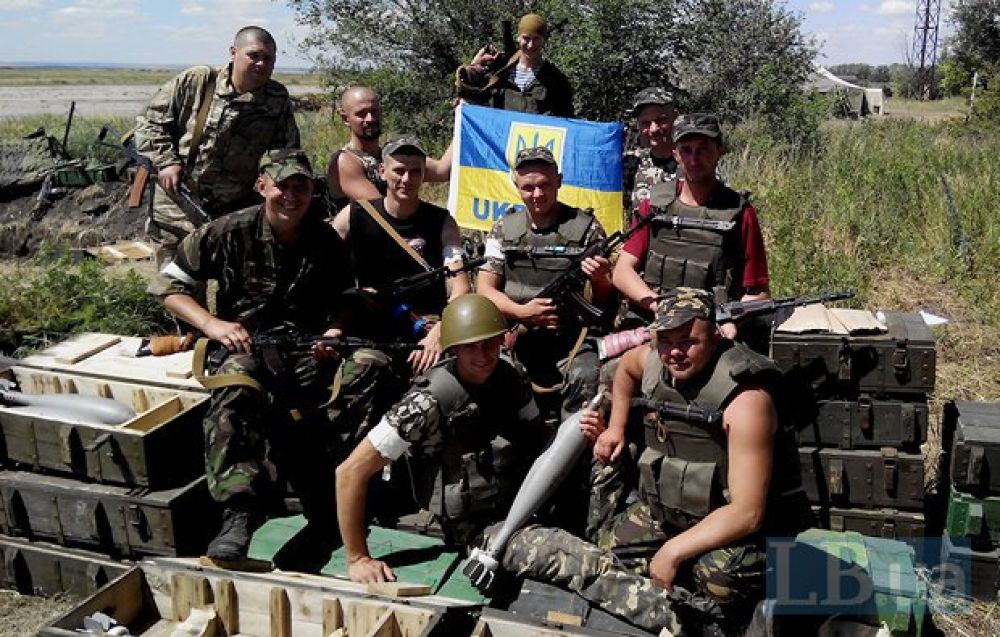 Луганский аэропорт после обстрелов