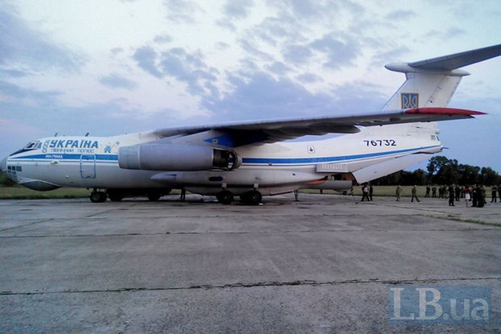 Луганский аэропорт после обстрелов