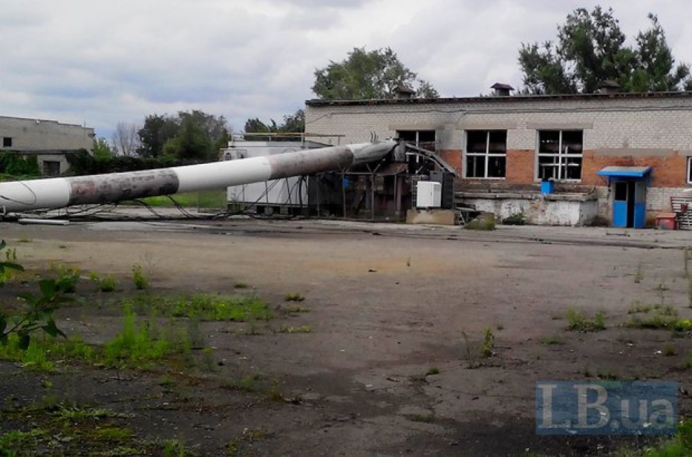 Луганский аэропорт после обстрелов