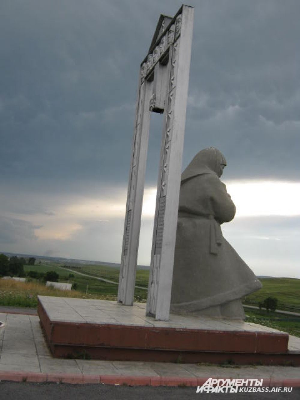 Памятник матери.