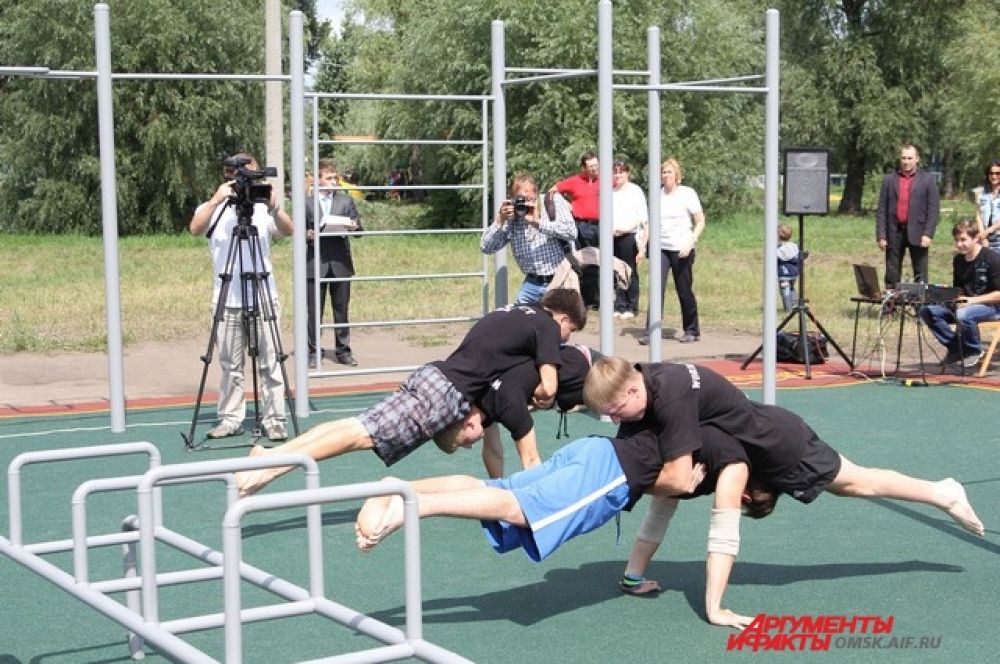 Открытие площадки для воркаута в Омске.