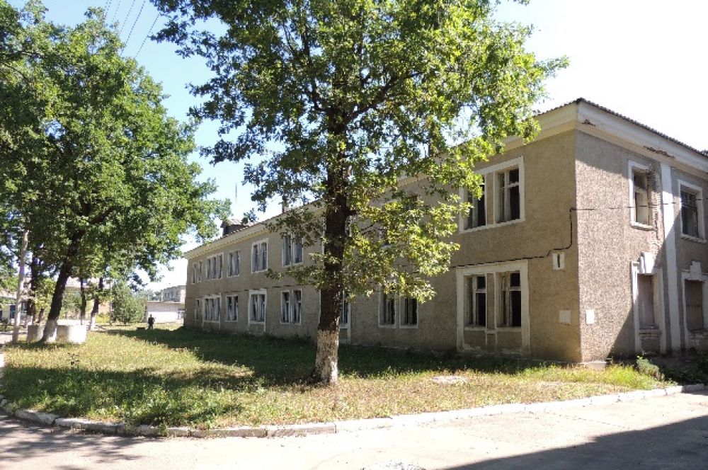 Не менее драматичной оказалась судьба дома престарелых и инвалидов на улице Ломоносова, который построили в 1955 год