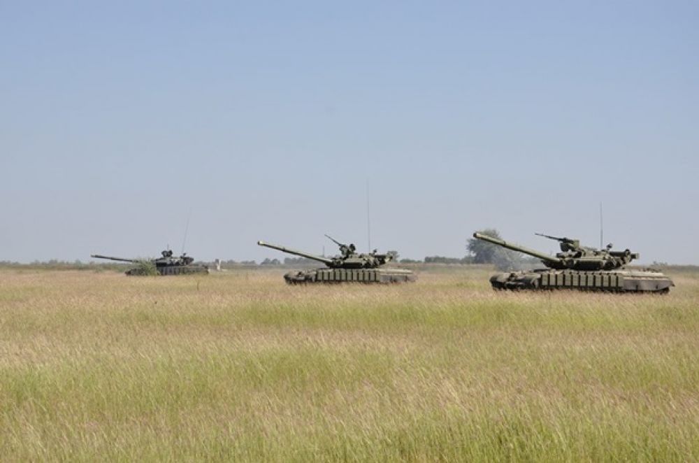 Учения морской пехоты и танковых войск на военном полигоне вблизи Болграда