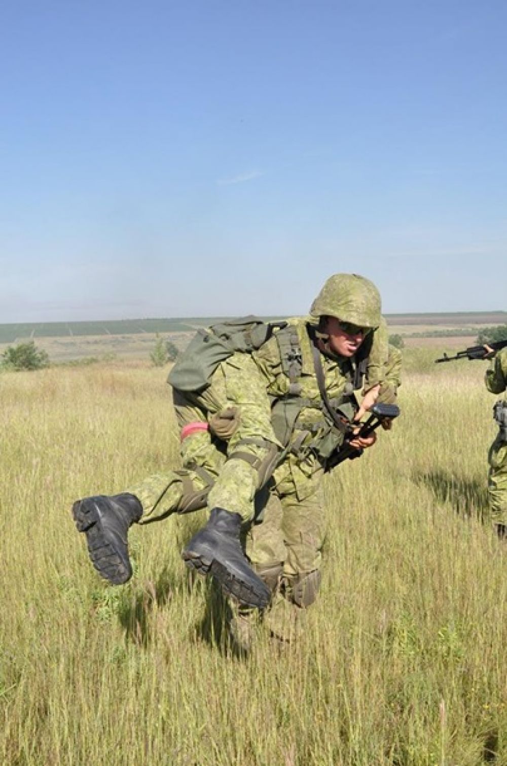 Учения морской пехоты и танковых войск на военном полигоне вблизи Болграда