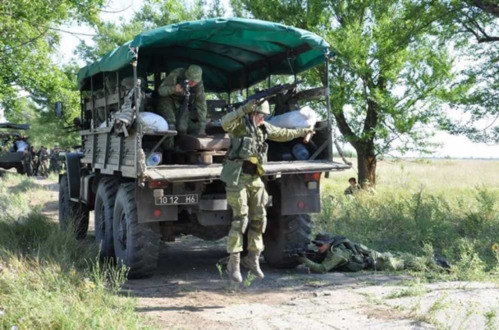 Учения морской пехоты и танковых войск на военном полигоне вблизи Болграда