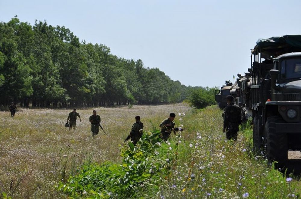 Учения морской пехоты и танковых войск на военном полигоне вблизи Болграда