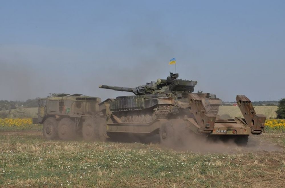 Учения морской пехоты и танковых войск на военном полигоне вблизи Болграда