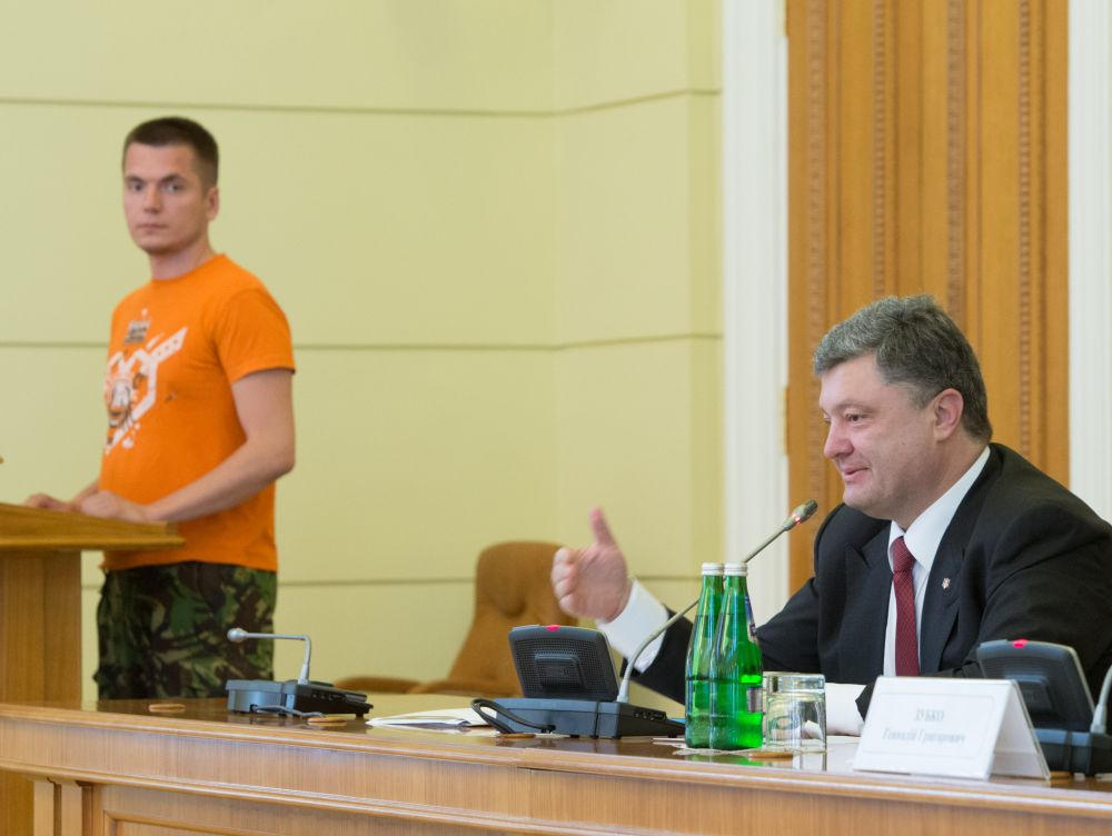 Петр Порошенко встретился с волонтерами