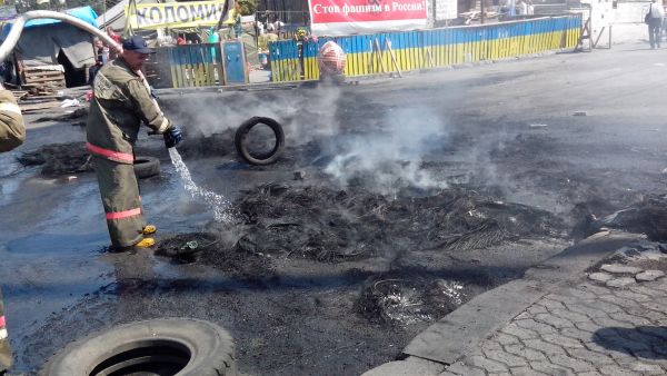 ГосЧС тушин покрышки, которые разожгли митингующие