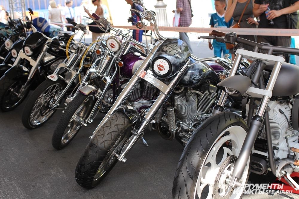 В рамках фестиваля проходит конкурс кастом-мотоциклов.