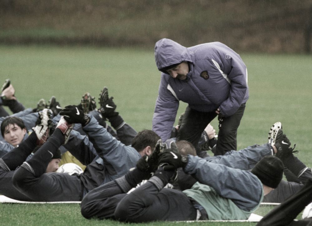 В 1986 году Газзаев перешел из московского «Динамо» в тбилисский «Динамо», обидевшись на тренера Эдуарда Малофеева за то, что тот не выпустил его на поле в матче с «Араратом». В том же году Газзаев с отличием закончил Высшую школу тренеров и стал тренером орджоникидзевского «Спартака», подняв команду на новый уровень. В конце сезона Газзаев получил приглашение стать тренером московского «Динамо».