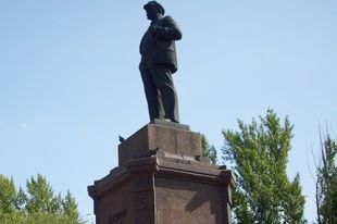 Памятник Ленин