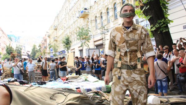 Как киевляне сносили палатки активистов Майдана