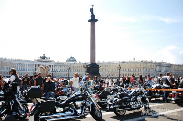 Мотофестиваль стал украшением второй августовской субботы, богатой на события в Петербурге.