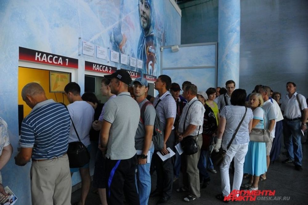 Продажа абонементов на матчи нового сезона КХЛ.