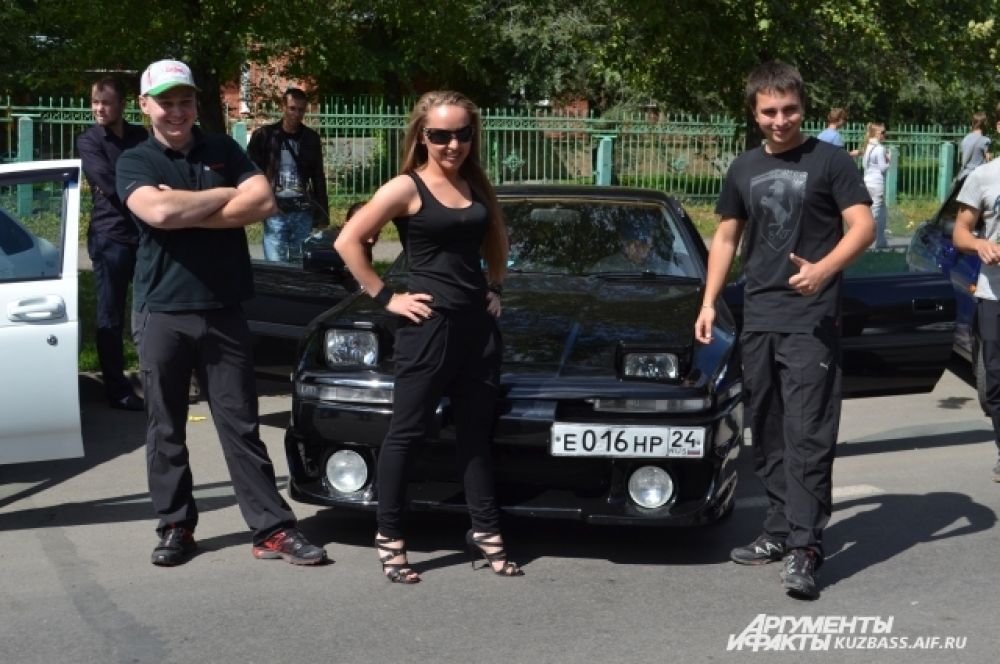 Toyota Supra 1990 года выпуска в легендарном кузове JZA70 приехала из Красноярска. По итогам соревнований в тройку призёров не вошла, но глаз и слух однозначно радовала.