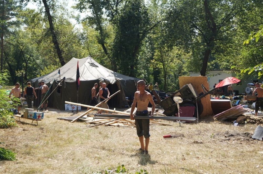 Майдан переехал на Труханов остров