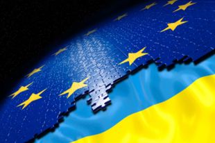 Флаги Украины и ЕС