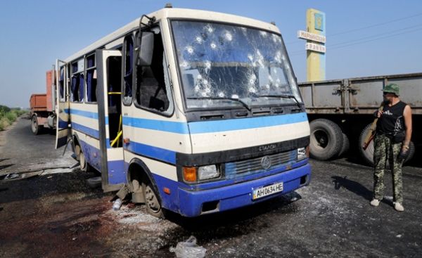 Боевики ДНР расстреляли автобус с украинскими военными