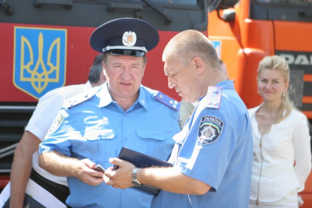 Власти Украины отправили гуманитарную помощь на Донбасс