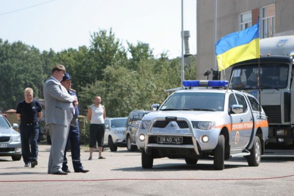 Власти Украины отправили гуманитарную помощь на Донбасс