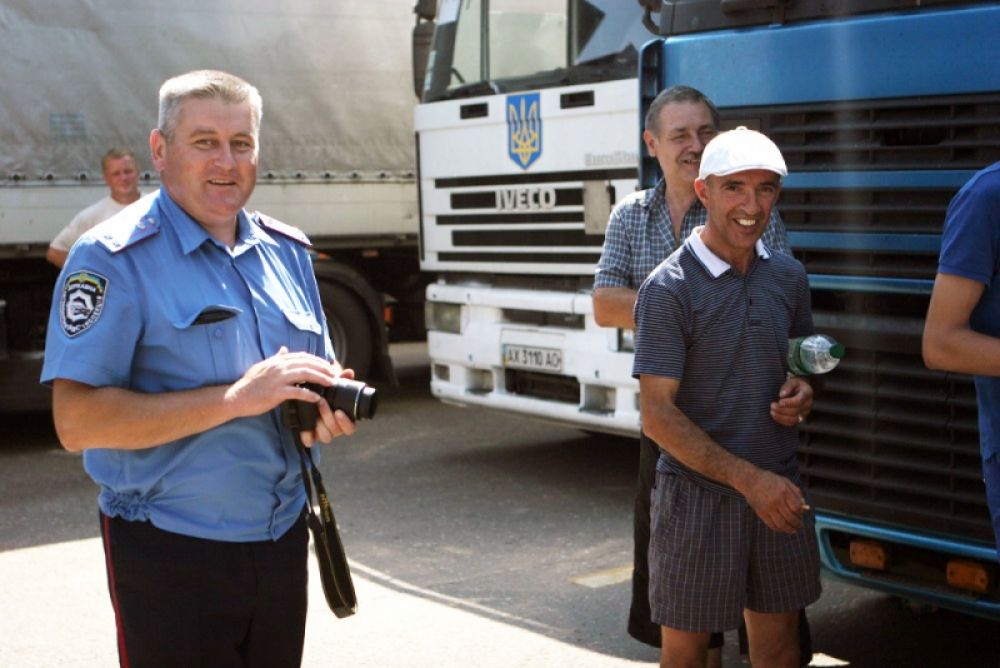 Власти Украины отправили гуманитарную помощь на Донбасс