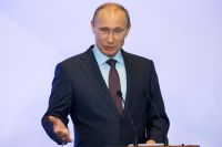  Президент РФ Владимир Путин выступает на встрече в Ялте с членами фракций политических партий Государственной Думы РФ.