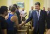 Петр Порошенко встретился с освобожденными из плена военными