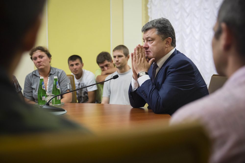 Петр Порошенко встретился с освобожденными из плена военными