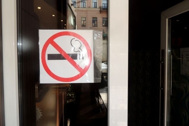 В Омске нельзя курить в общественных местах.