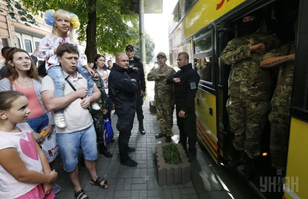 Бойцов батальона «Азов» провожали в зону АТО