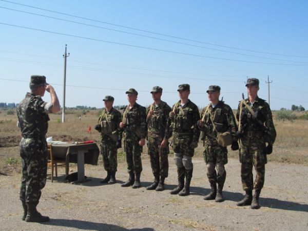 На полигоне под Одессой обучают военнообязанных