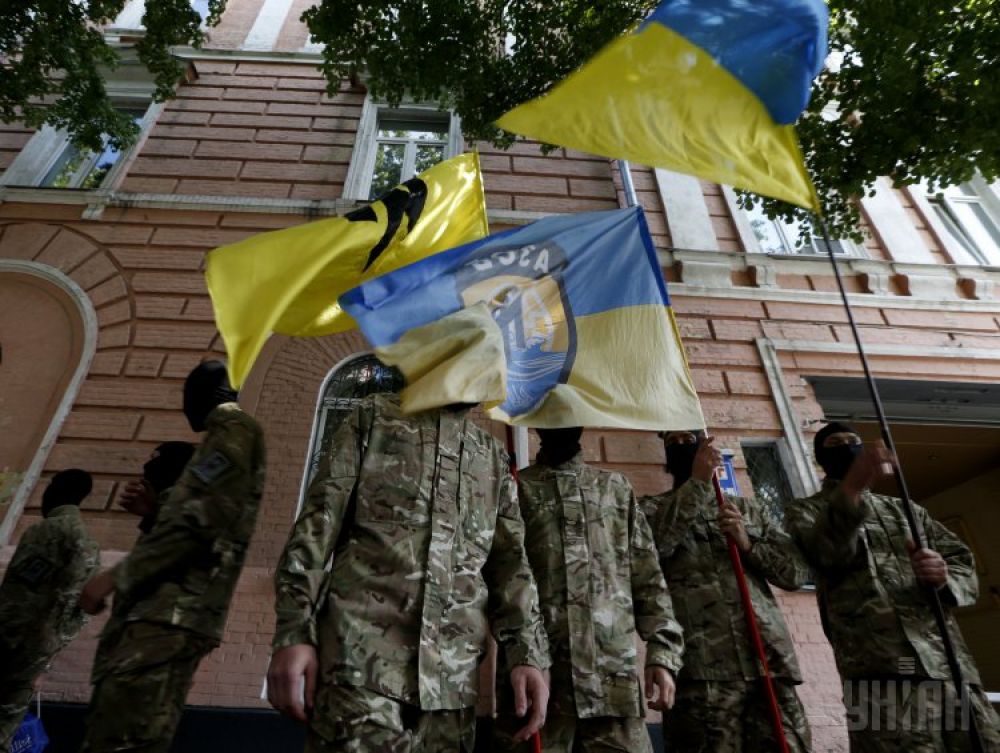 Бойцов батальона «Азов» провожали в зону АТО