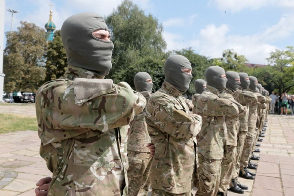 Бойцов батальона «Азов» провожали в зону АТО