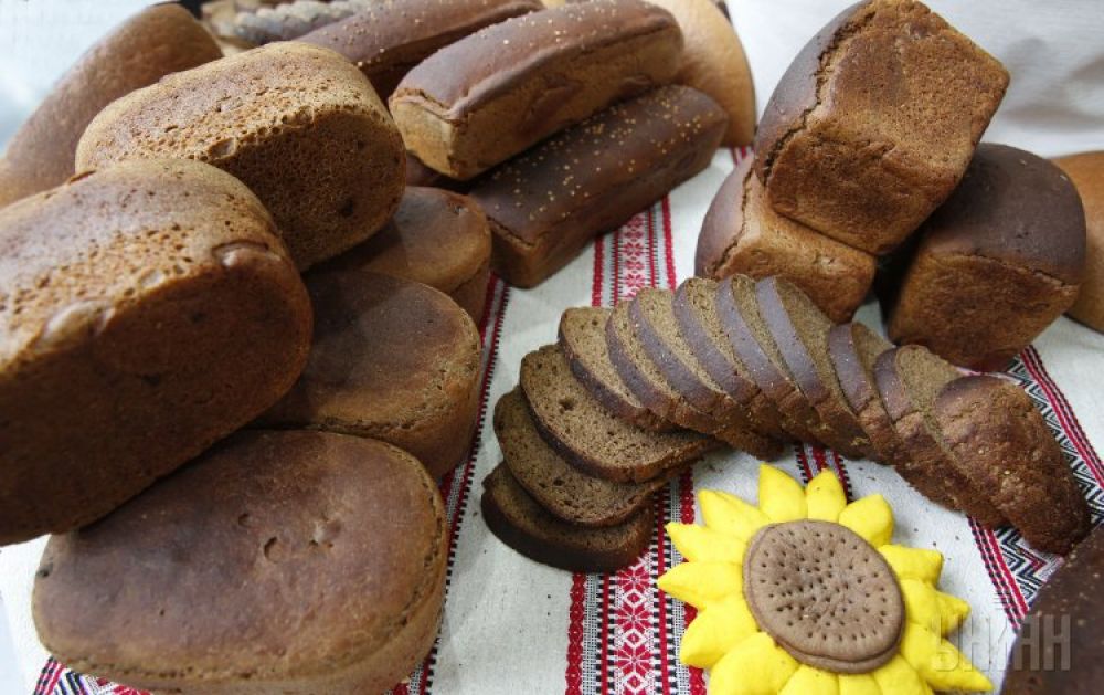Как выпекаются хлеб и батоны на комбинате в Киеве