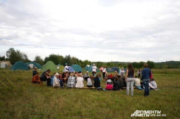 Чтобы посетить Слепнево, нужно захватить палатку, спальный мешок, воду и еду. 