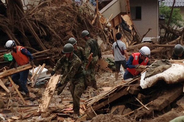 Оползень нанёс ущерб 10 жилым домам в нескольких кварталах Хиросимы. 764 человека находятся во временных убежищах, из-за угрозы повторных оползней и наводнений местные власти рекомендовали эвакуироваться более 65 тыс. человек.
