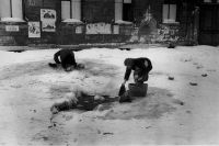 В Ленинграде существовали серьёзные проблемы с водой, а на Пискарёвке даже были свои колонки.