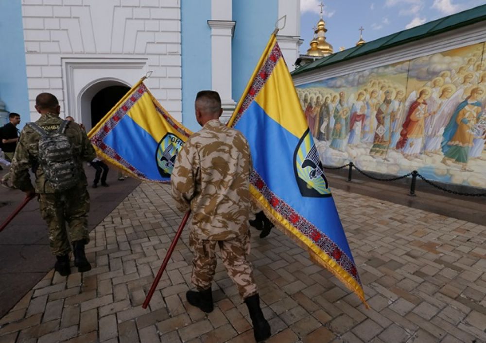 В Киеве освятили боевые знамена батальона Донбасс