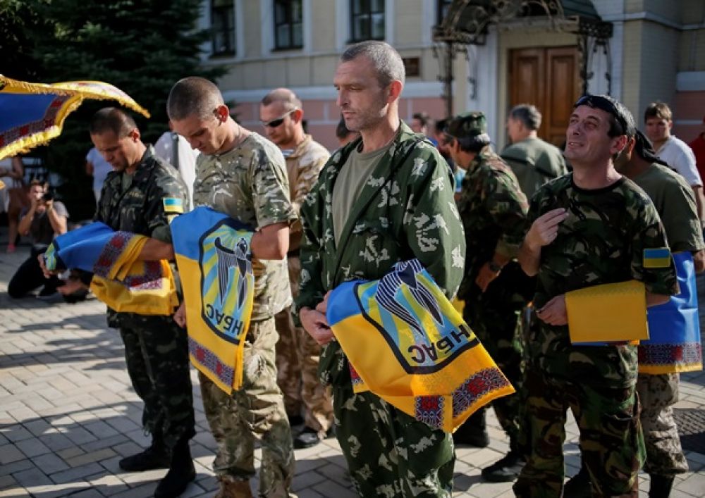 В Киеве освятили боевые знамена батальона Донбасс