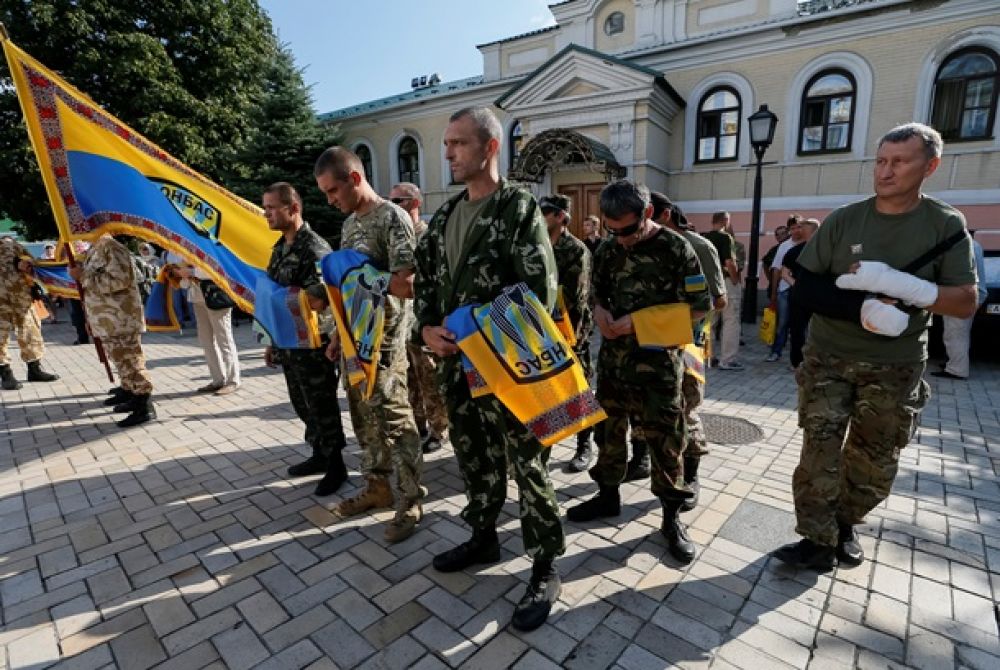 В Киеве освятили боевые знамена батальона Донбасс