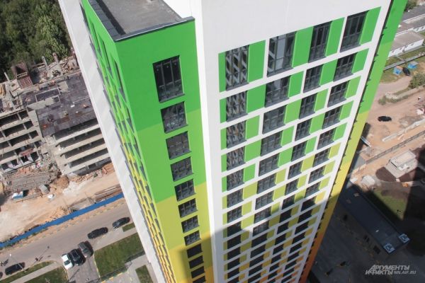 Потрясающий вид на город открывается с крыши 25-этажного дома на улице Родионова