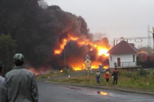 Пожар от взрыва вагона