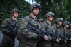 Премьер-министр Украины, Арсений Яценюк передал вооружение для сил АТО