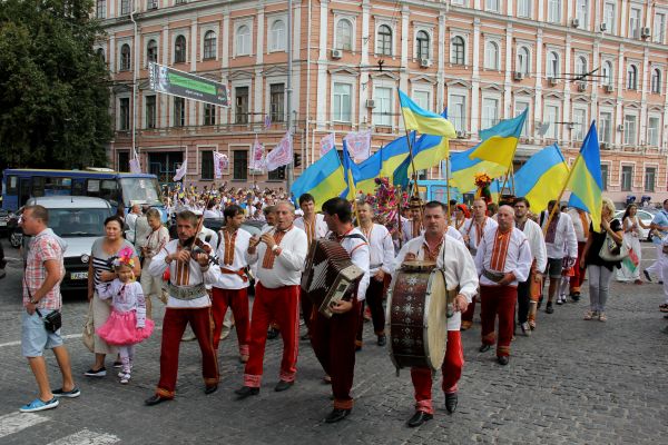 Парад вышиванок в Киеве