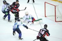 Омские хоккеисты обыграли гостей из Ханты-Мансийска.